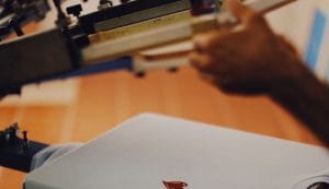 Sablon Polo Shirt: Jenis Teknik dan Pilihan Terbaik